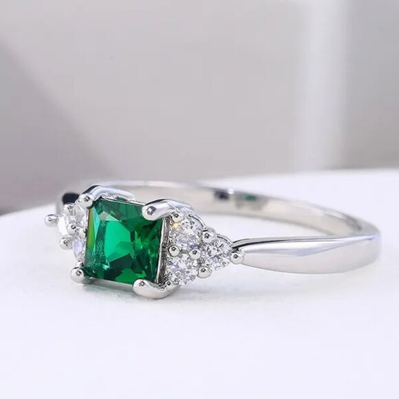 Beautiful Emerald and CZ Accent Stone Ring - Picture 5 of 5